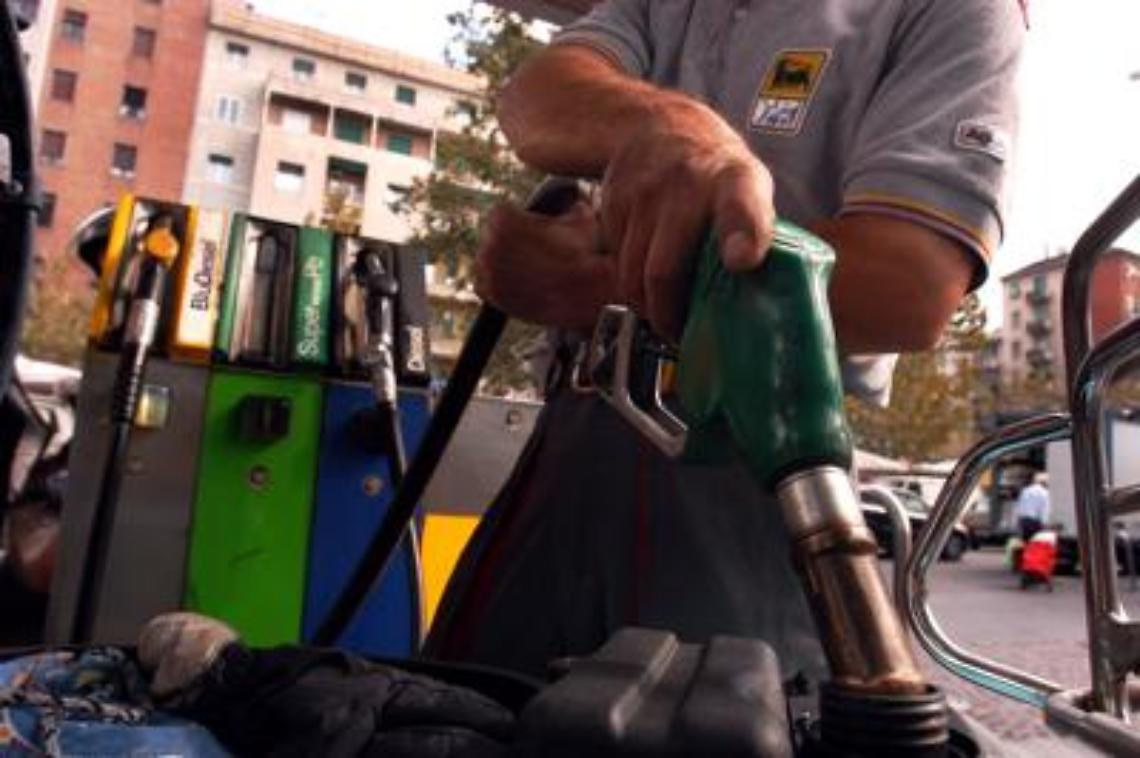 Benzina e diesel, prezzi su per il ponte