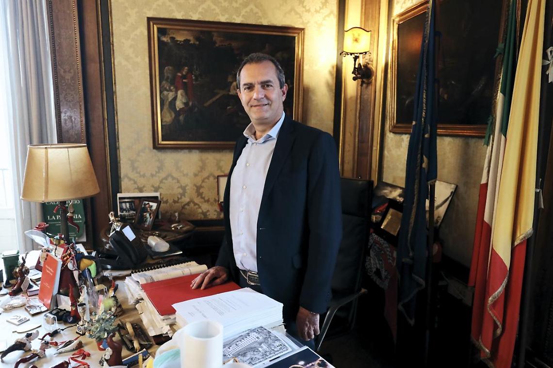 De Magistris: Fase 2, il trasporto pubblico funzionerà a scartamento ridotto