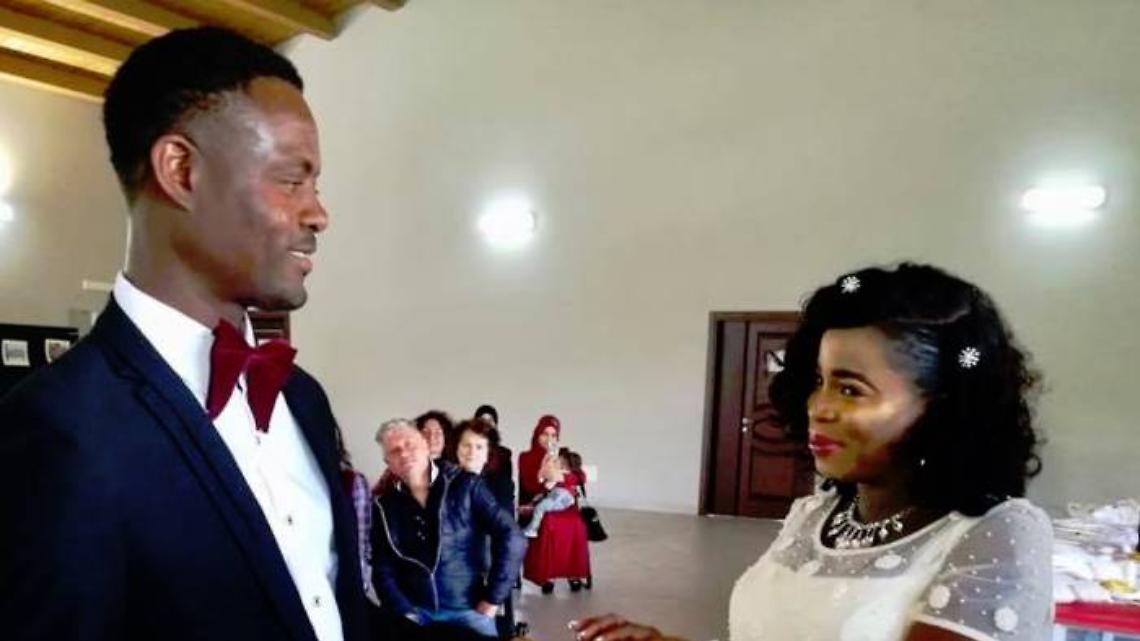 Sposi dopo la fuga dalla Nigeria. «Nostro figlio lo chiameremo Miraculous»