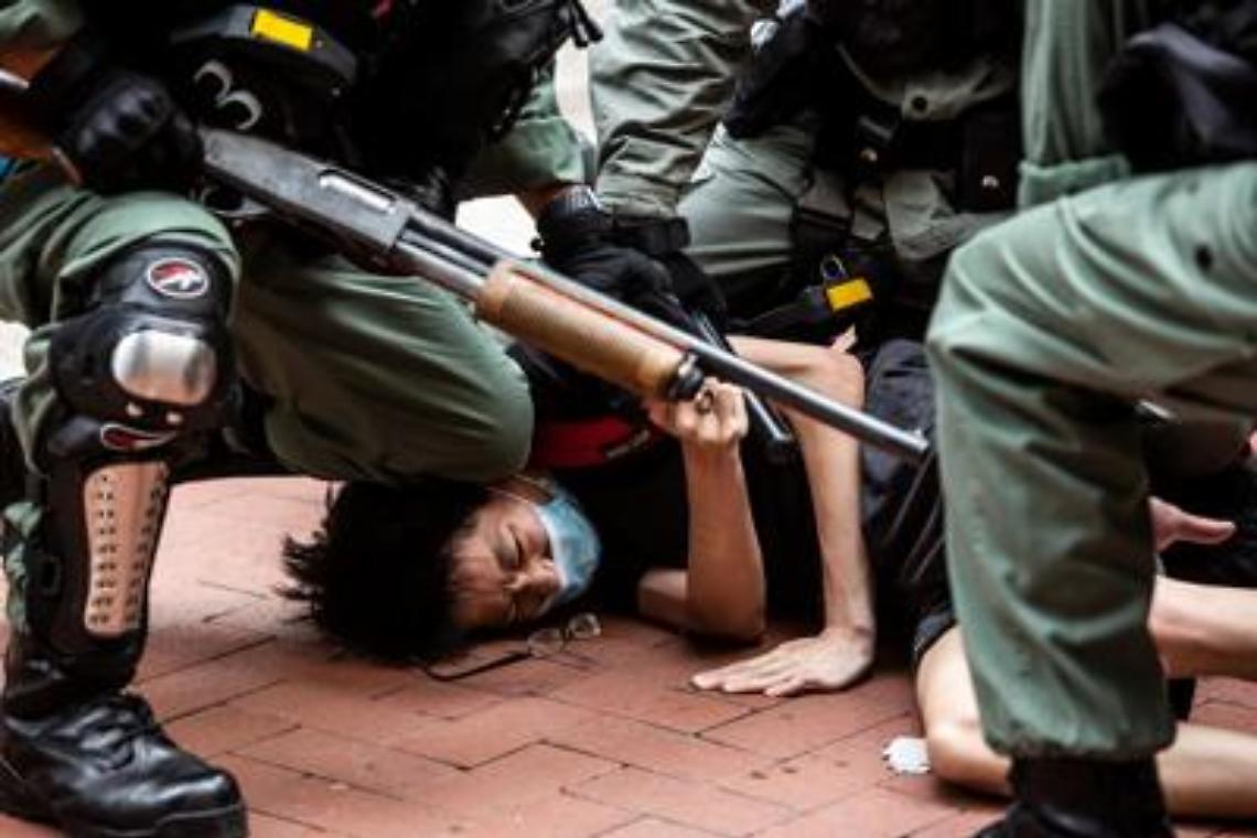 Hong Kong, torna la tensione: proteste, tafferugli e arresti