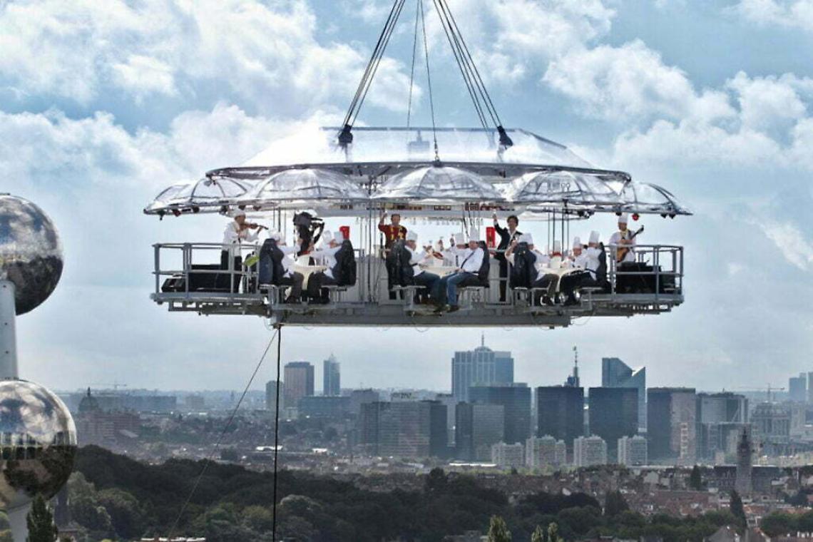 Cenare a 50 metri d’altezza, esclusivo “ristorante in cielo” a Napoli