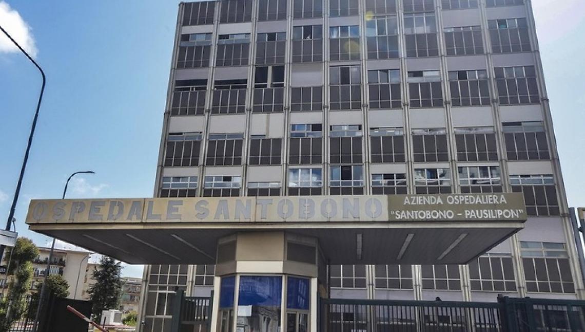 Spari contro un bar: feriti padre, madre e figlia di 10 anni 
