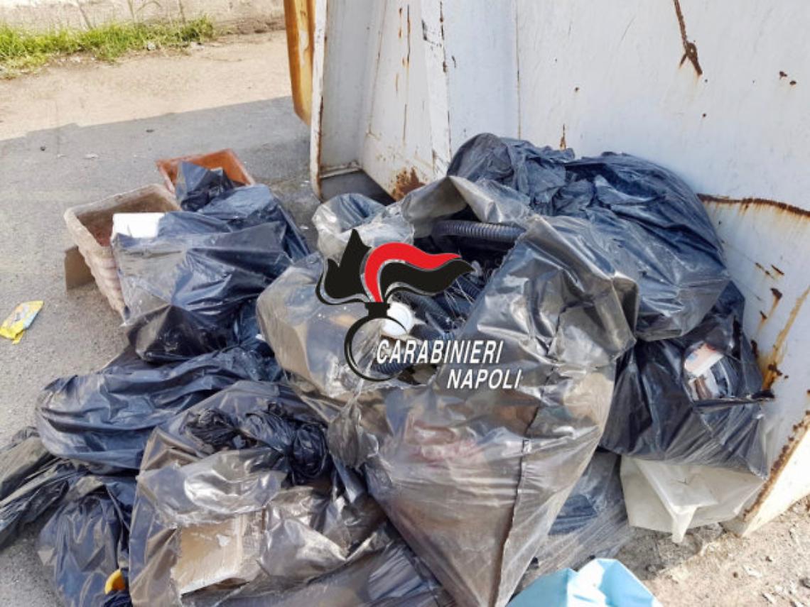Frattamaggiore, scaricano rifiuti in strada ma vengono beccati dalle telecamere