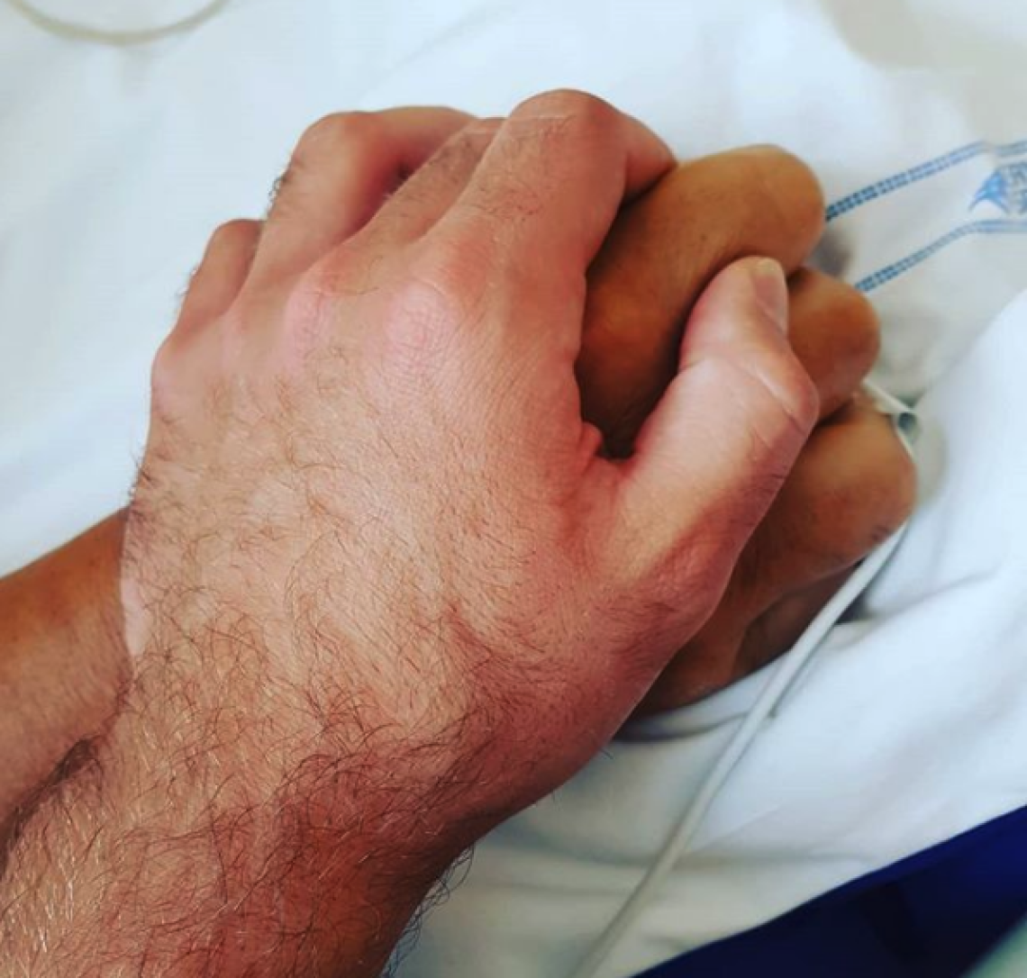 Il commovente post di Niccolò Zanardi: «Questa mano non la lascio»