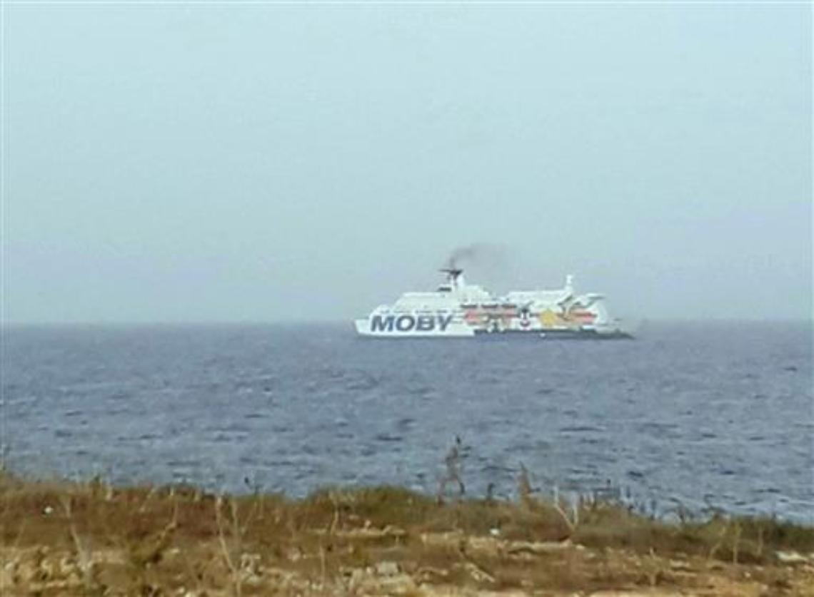 Porto Empedocle, 28 positivi sulla nave in quarantena