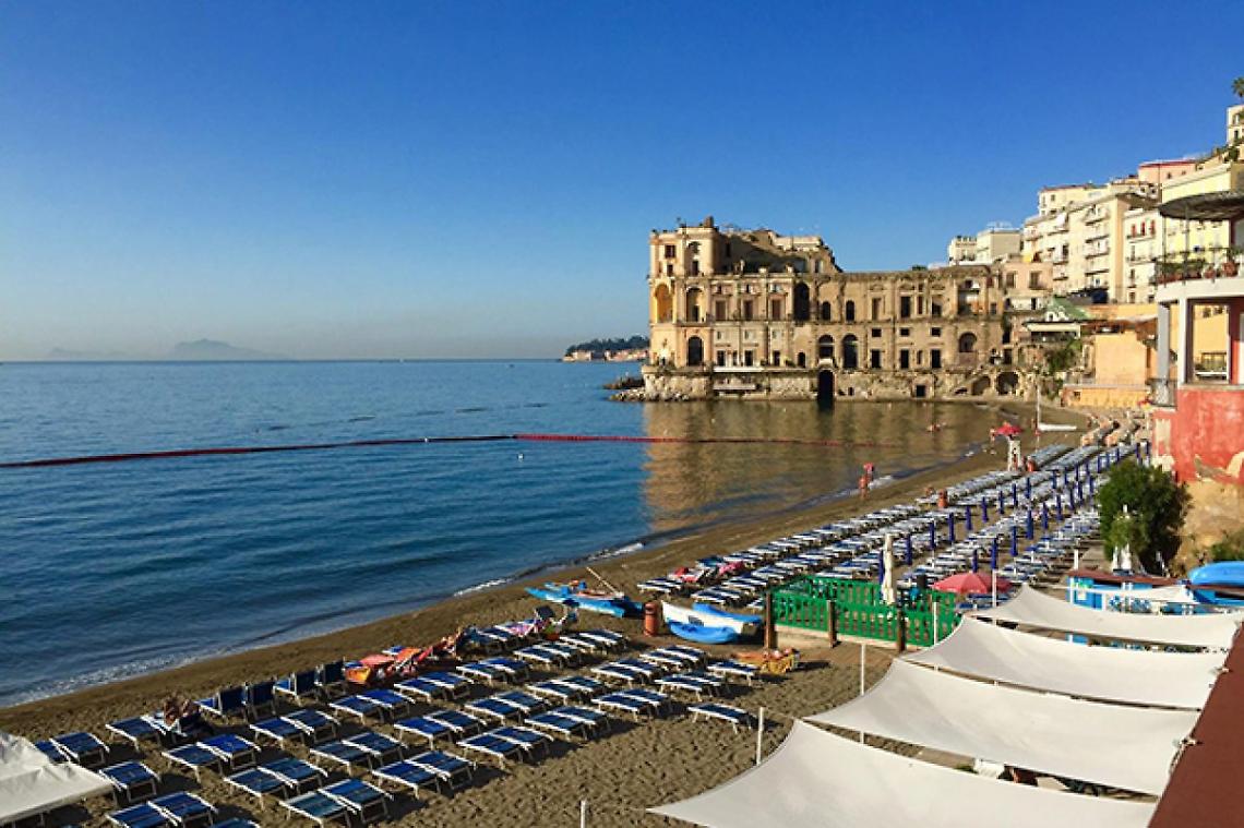 A Napoli spiagge libere a numero chiuso: approvata la delibera
