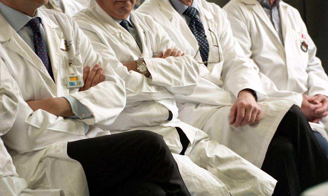 Allarme fuga medici da ospedali, 40mila entro 2024