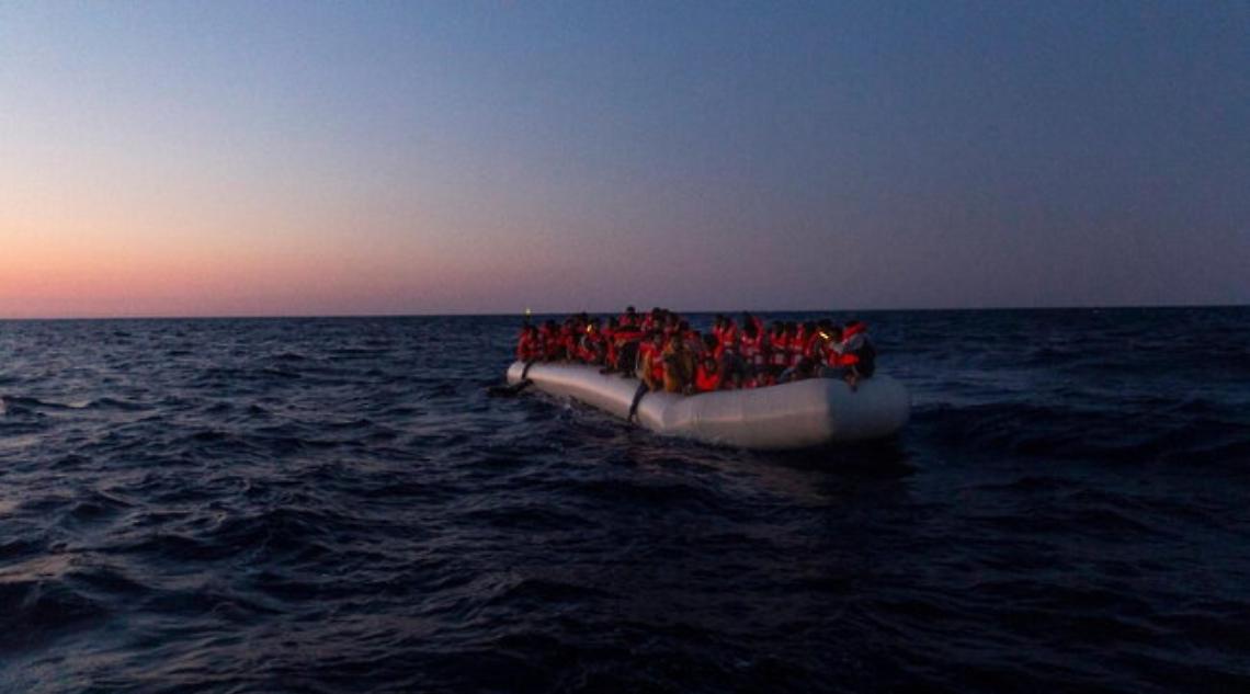 Migranti, maxi-sbarchi in Sicilia: ci sono 5 morti
