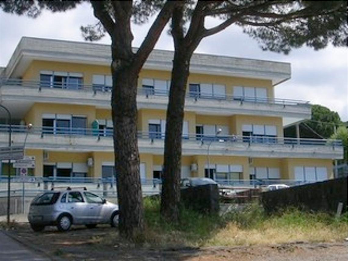 Torre del Greco, paziente ferisce un medico