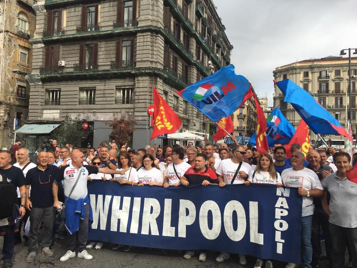 Whirlpool, stop di 8 ore: vertenza in Cdm. Domani corteo fino al Consolato Usa