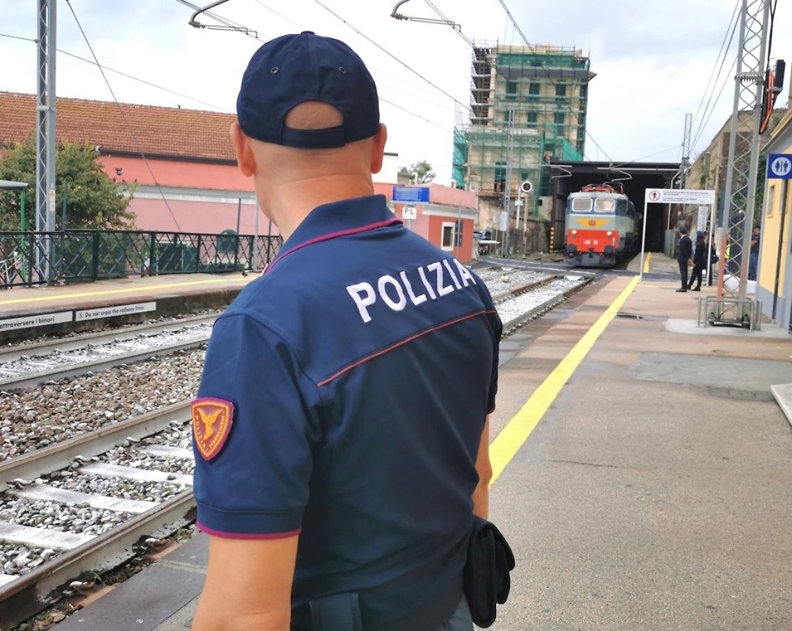 Molestò una ragazza sul treno, arrestato 26enne