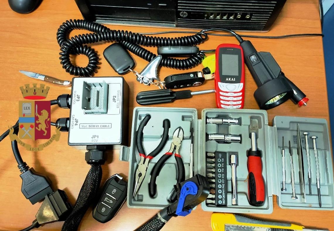 Sorpresi con arnesi per lo scasso, 4 denunciati