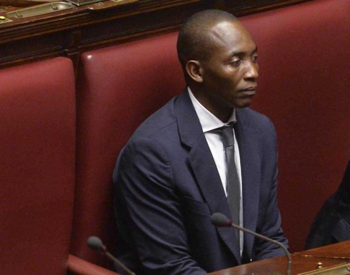 Soumahoro si sospende dal gruppo parlamentare