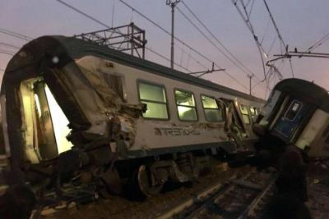 Milano, deraglia treno: 3 morti