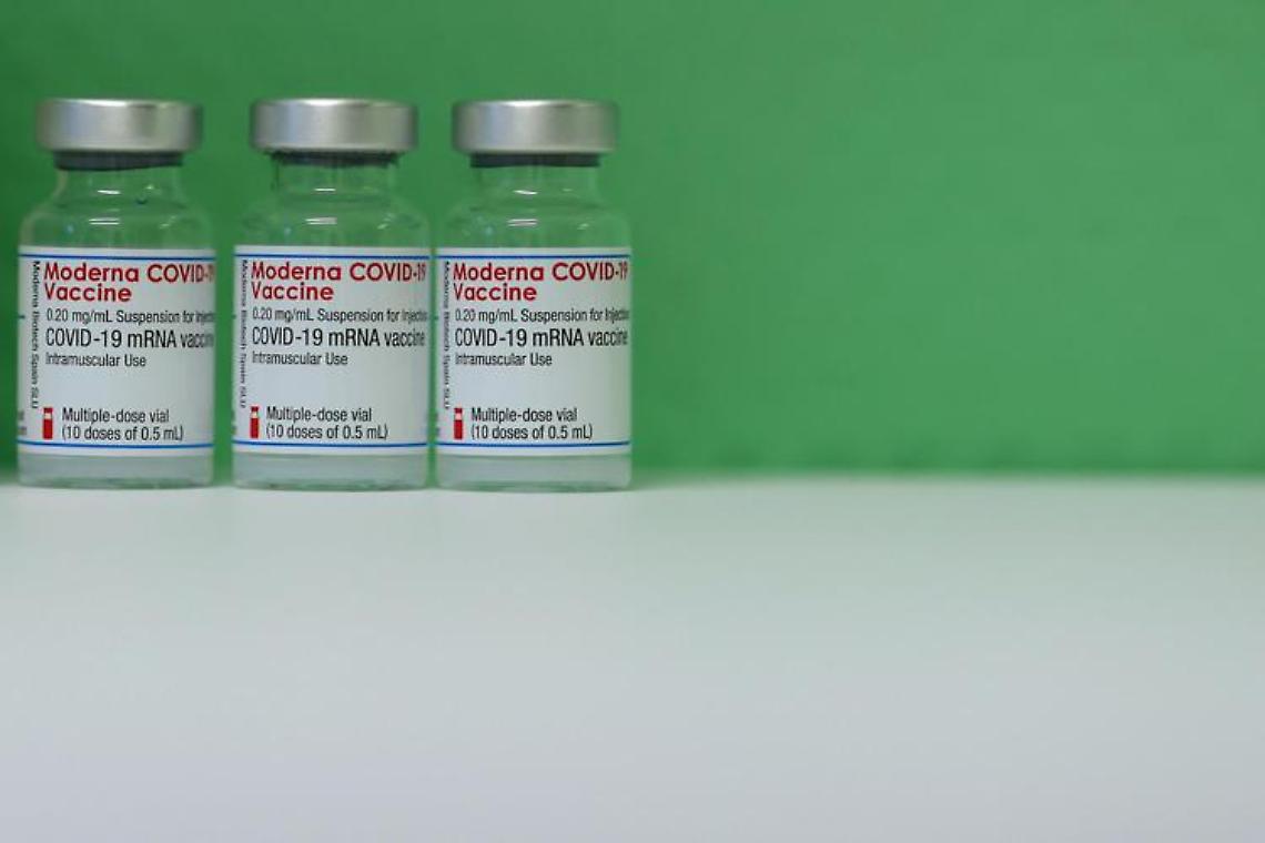 Vaccino Covid, Moderna: «Efficace contro 2 varianti»