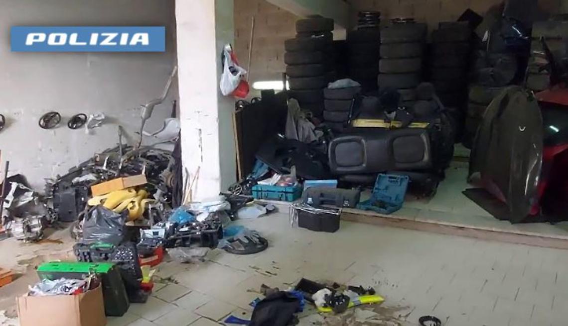 Riciclaggio di parti di auto rubate, sgominata organizzazione