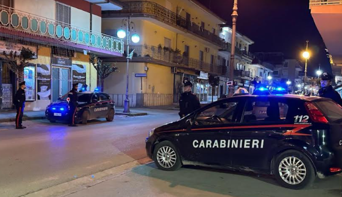 Picchia e minaccia di morte la moglie, marito violento in galera