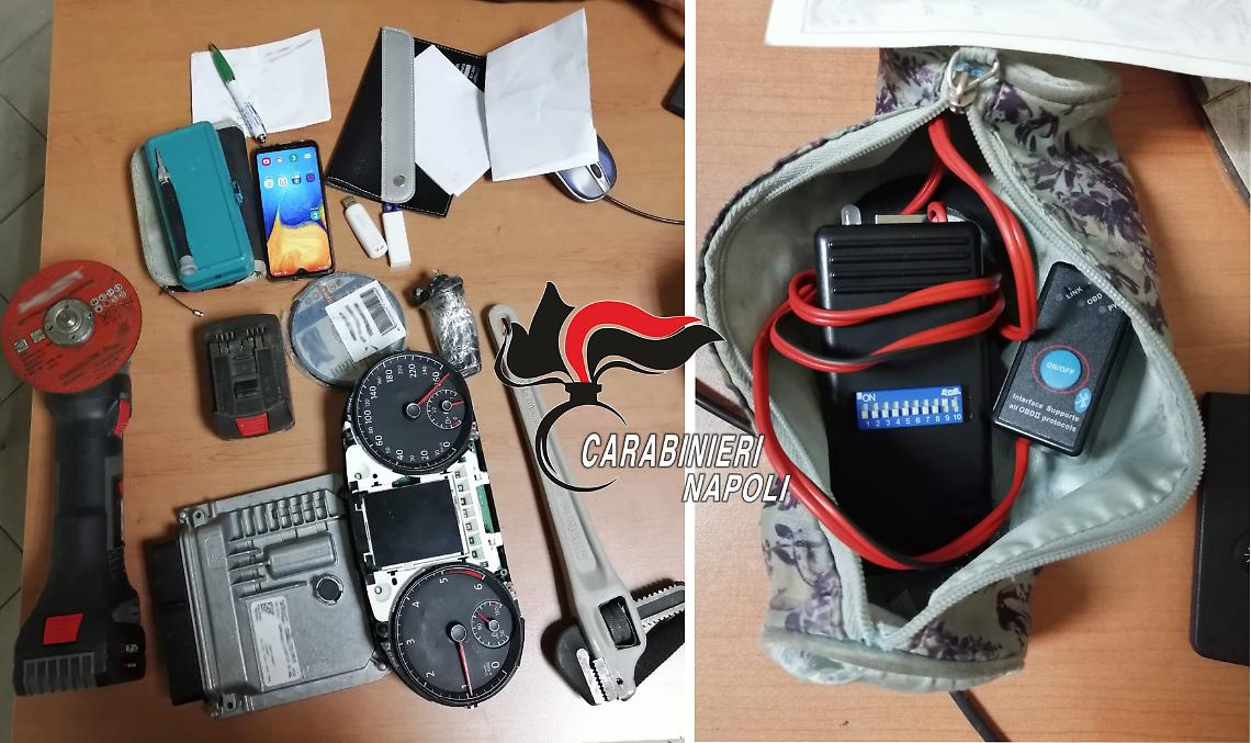 A bordo di un'auto rubata, arrestato 32enne: caccia ai complici