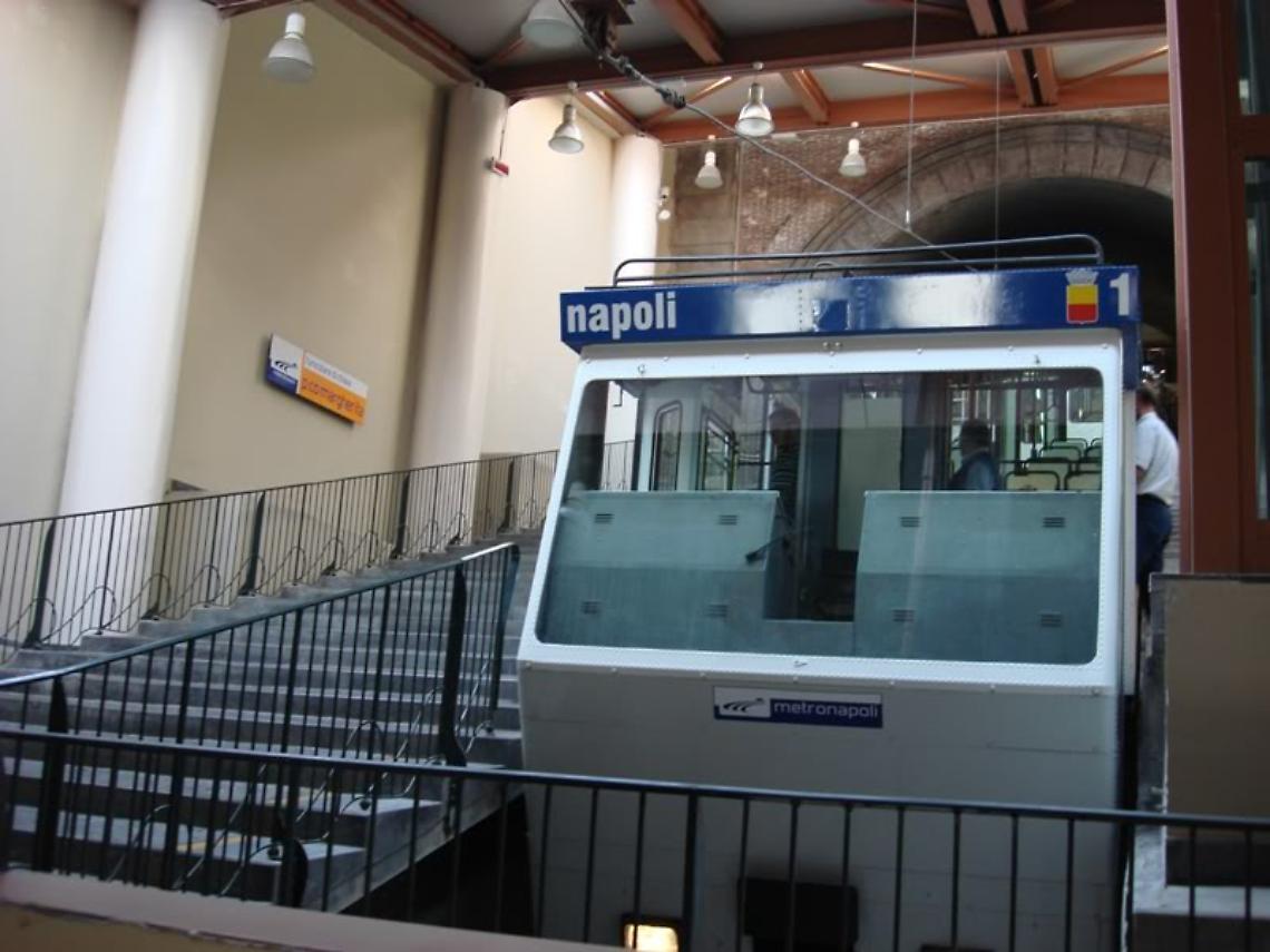 Sciopero a Napoli, stop metro linea 1 e funicolari