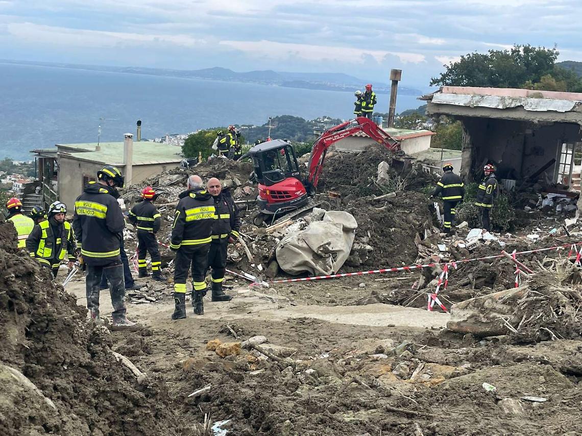 Frana a Ischia, al via il dragaggio del porto di Casamicciola