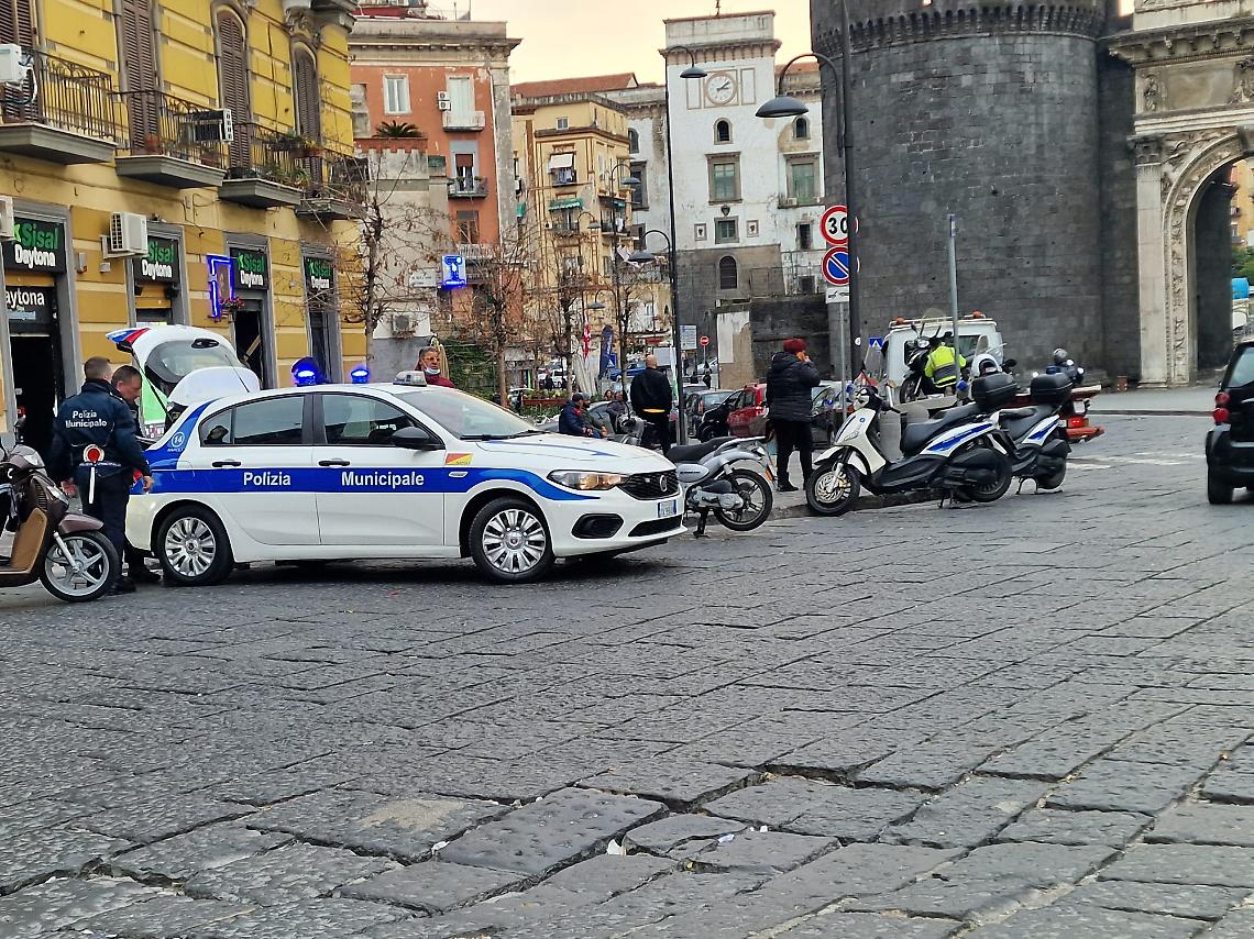 Stazione Centrale, raffica di verbali e sequestri della Municipale