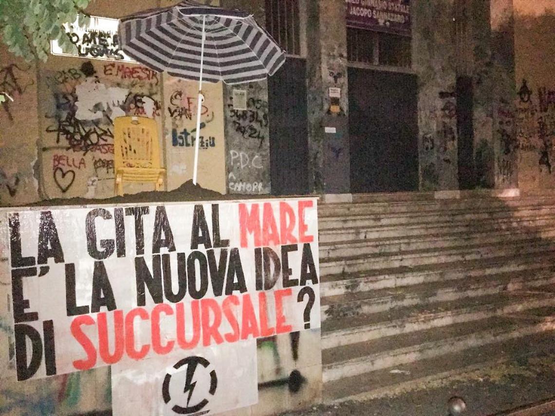 Blitz di "Blocco studentesco" al Sannazaro