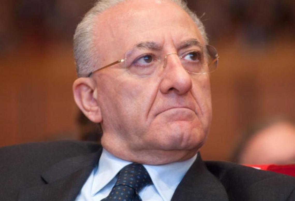 Vaccini, De Luca: «In Campania 20 autocertificazioni false»