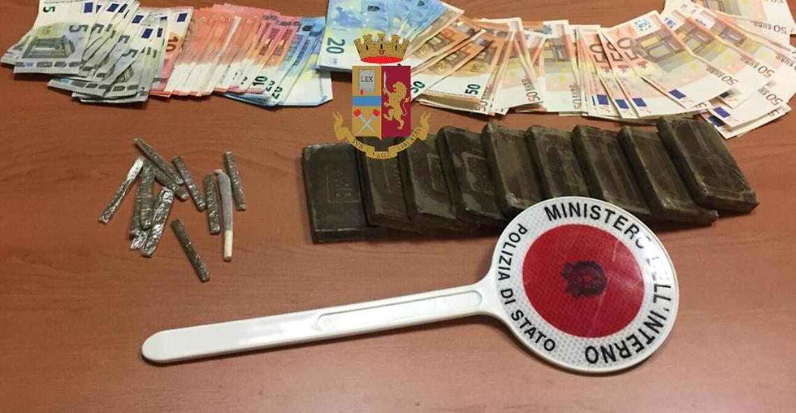 Afragola, beccato a spacciare al Parco Sant'Antonio: sequestrati soldi e droga