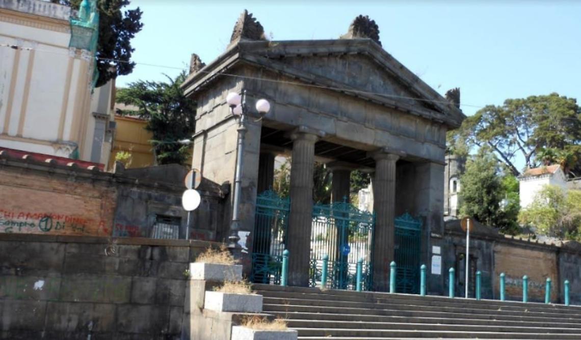 Raffiche di vento, cimiteri chiusi per allerta meteo