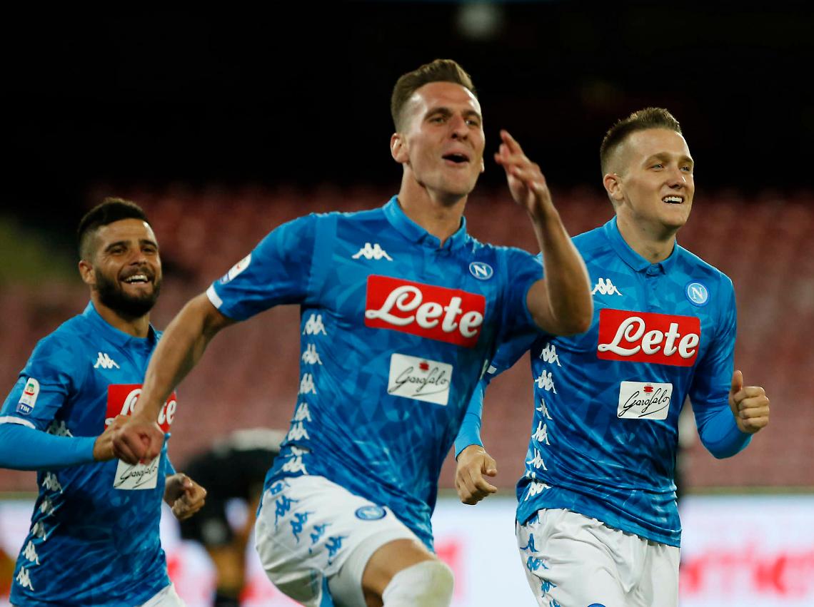 Il Napoli travolge il Parma. E sabato la sfida alla Juventus