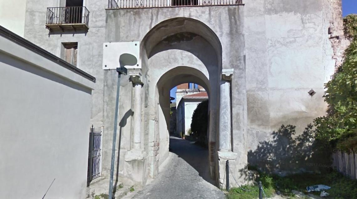 Arco di Diana pericoloso, sequestro a Capua