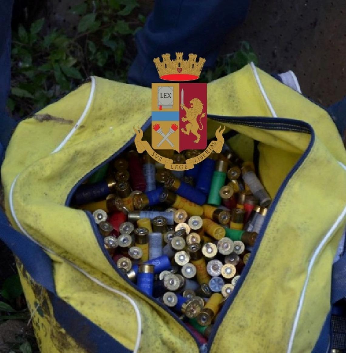 Quadrilatero delle carceri sotto assedio, sequestrate armi e droga. Sui muri scritte inneggianti ai Gionta