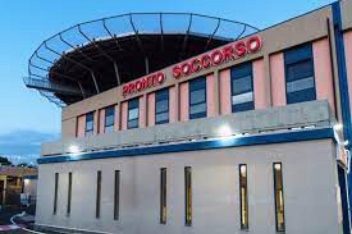 Aveva forti dolori al fianco, l'ospedale lo dimette: 17enne muore poche ore dopo 