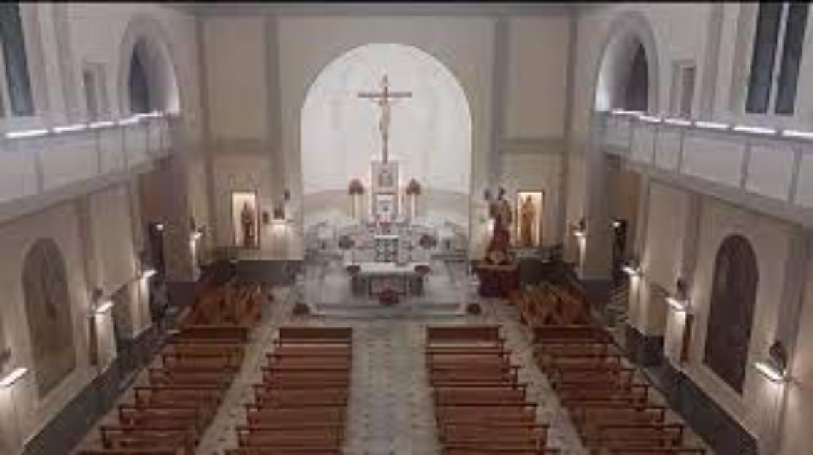 Extracomunitario entra in chiesa e finge di sparare ai parrocchiani