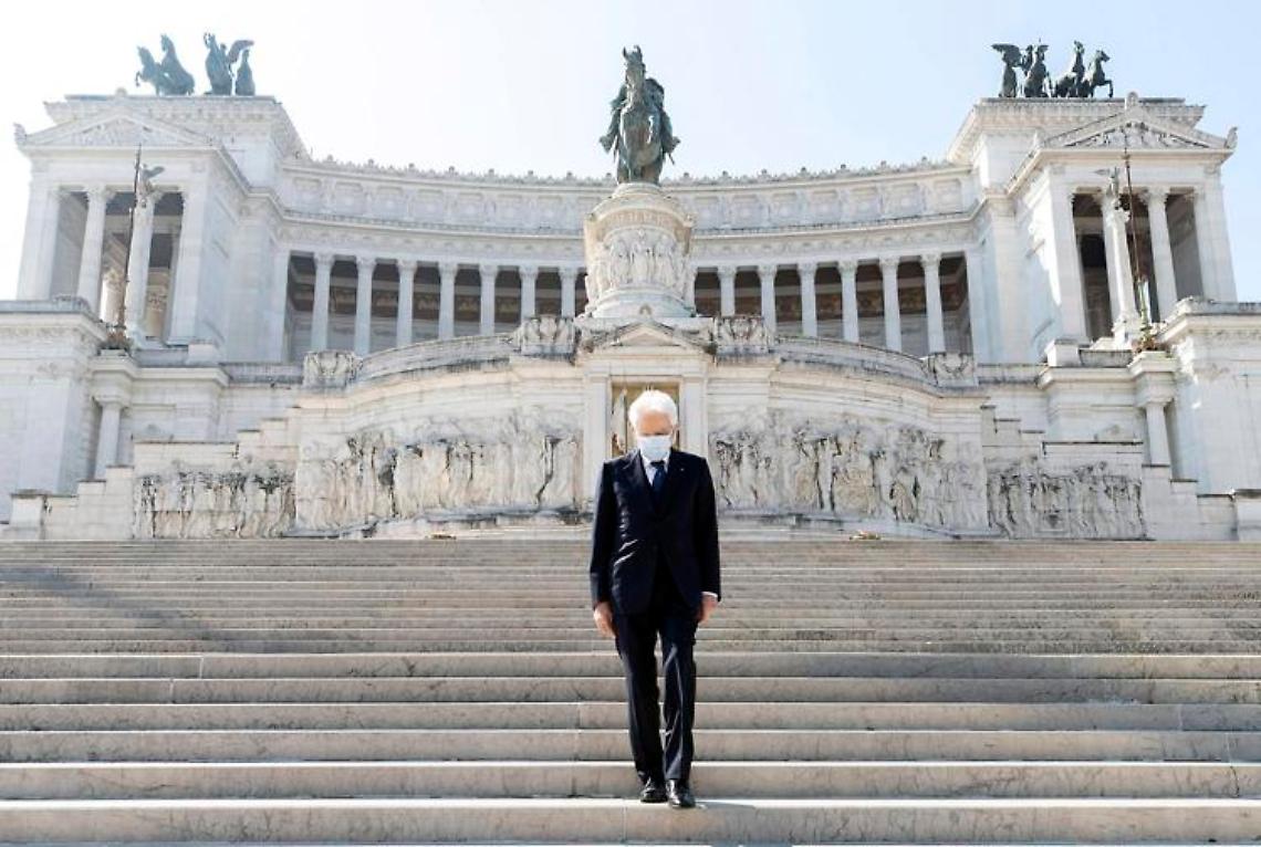 25 aprile, Mattarella e Draghi all'Altare della Patria