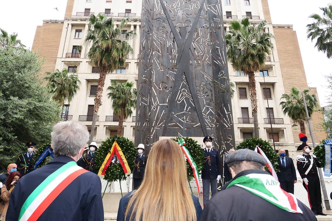 25 Aprile a Napoli: da piazza Carità a largo Berlinguer un grido alla libertà e alla democrazia