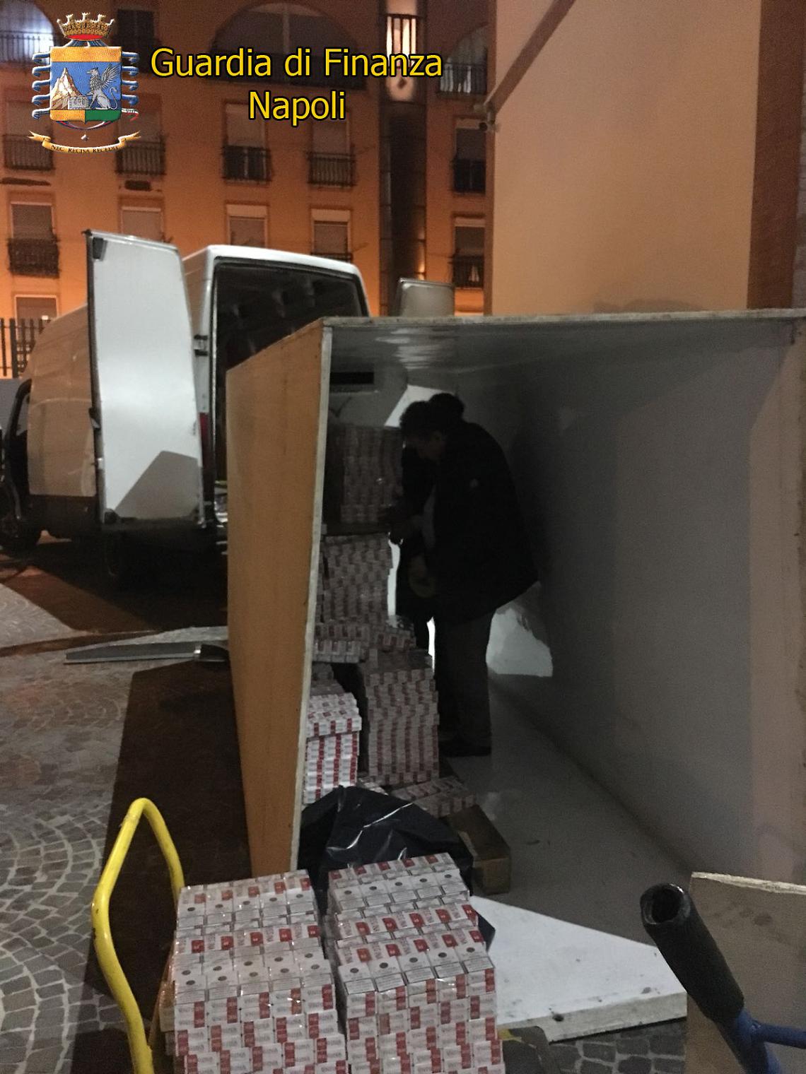 Carico da 700 chili di "bionde" di contrabbando, un arresto