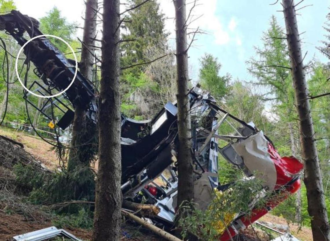 Tragedia in funivia, la svolta: «Gli indagati sapevano che la cabina viaggiava senza freni»