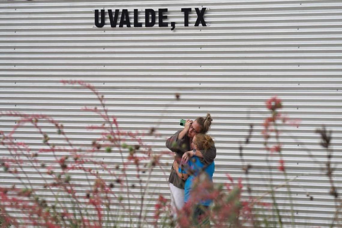 Sparatoria Texas, uccisi 19 bambini. Biden: «Fermare lobby armi»