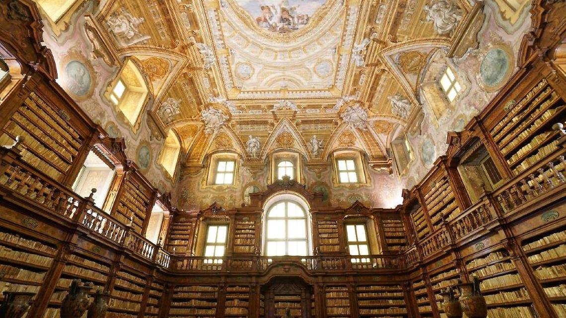 Napoli, dissequestrata dopo 10 anni la biblioteca dei Girolamini 