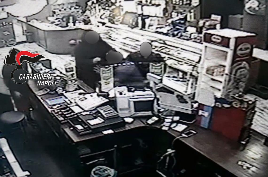 Accoltellato per motivi passionali, due arresti per tentato omicidio
