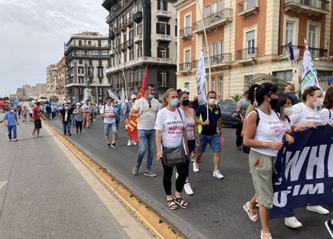 Whirlpool, lavoratori bloccano il Lungomare: poi incontro in Regione