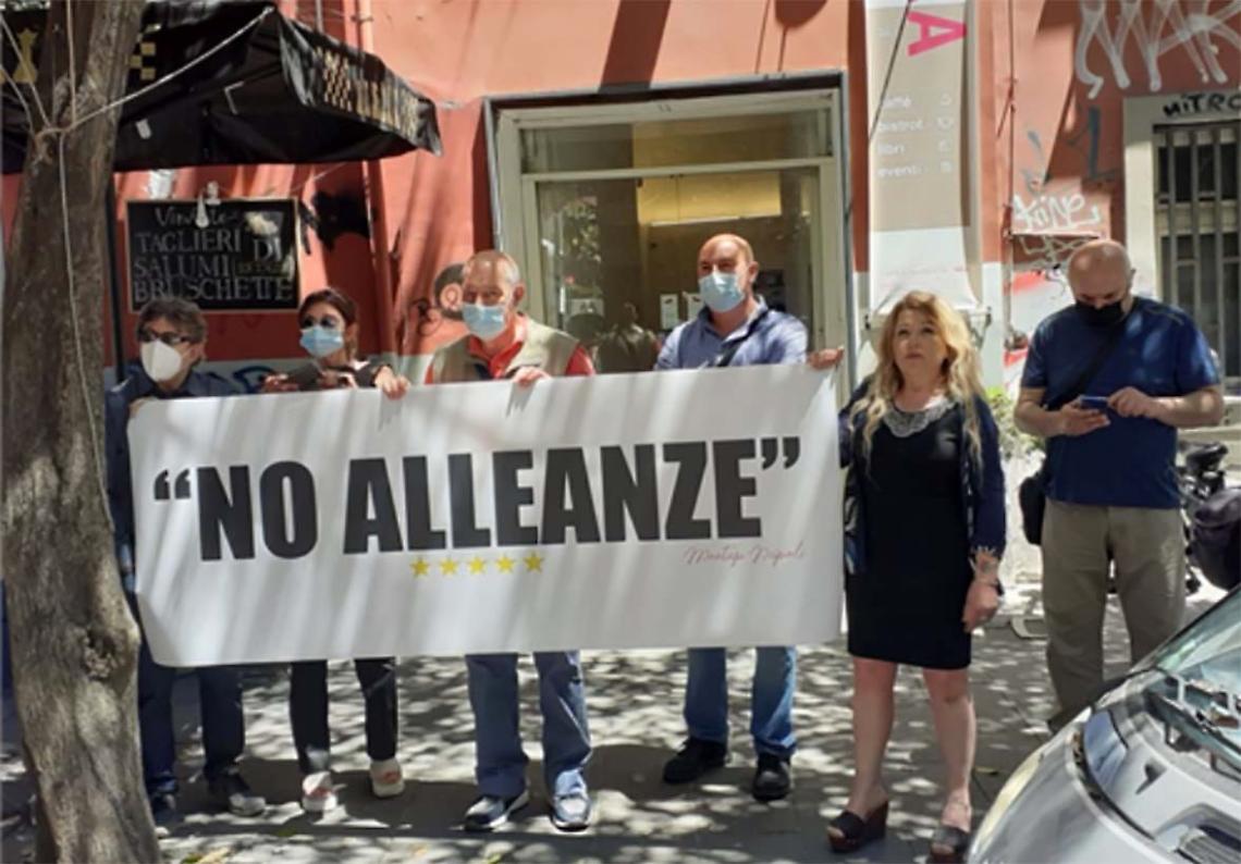 Napoli, fronda M5S a Grillo: dacci simbolo per correre da soli