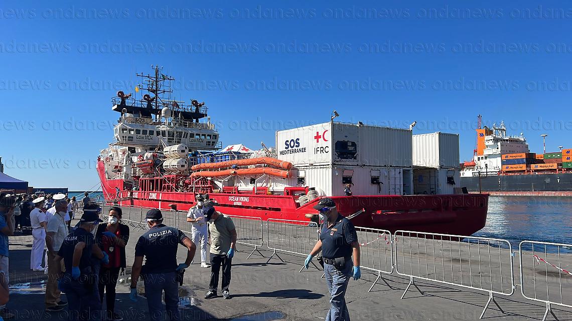 Migranti, 172 sbarcano a Salerno