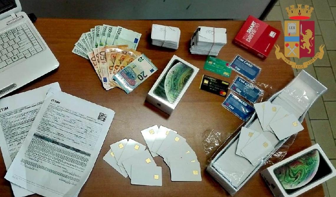 Truffe per l'acquisto di cellulari, quattro arresti