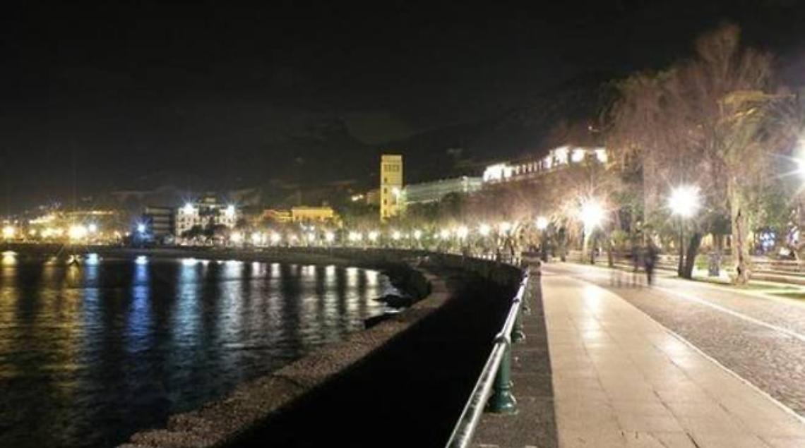 Rapine a minorenni sul lungomare di Salerno, arrestato 23enne