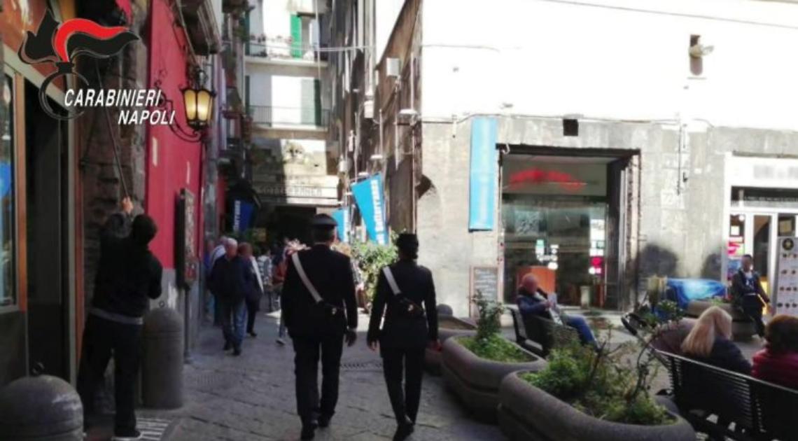Accoltellato davanti alla scuola, caccia al branco di via San Sebastiano