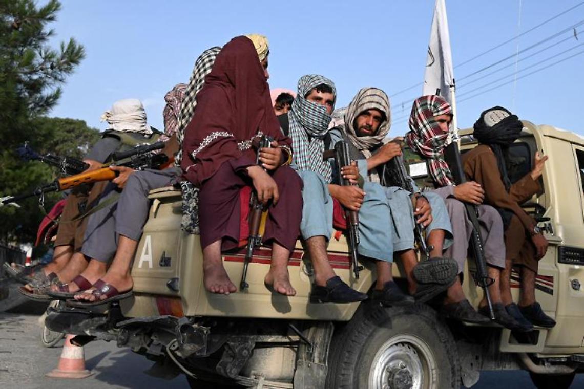 Afghanistan, «Talebani bloccano afghani fuori da aeroporto»