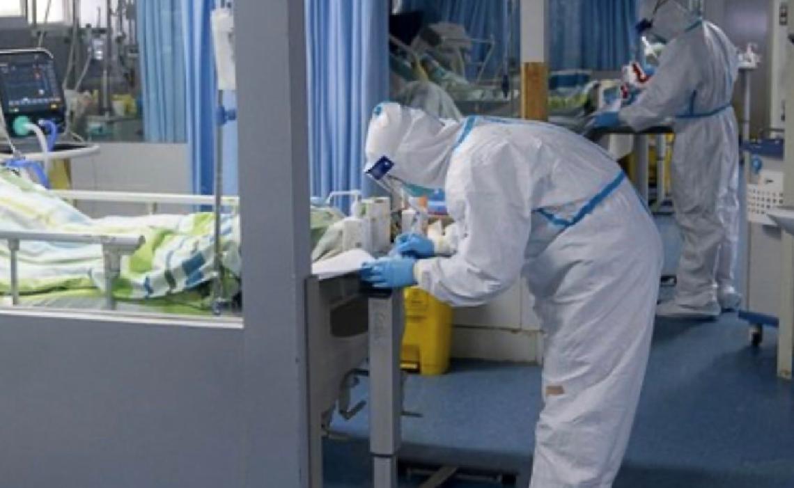 Nave militare greca in quarantena a Napoli: morta una 19enne, gravi altri due