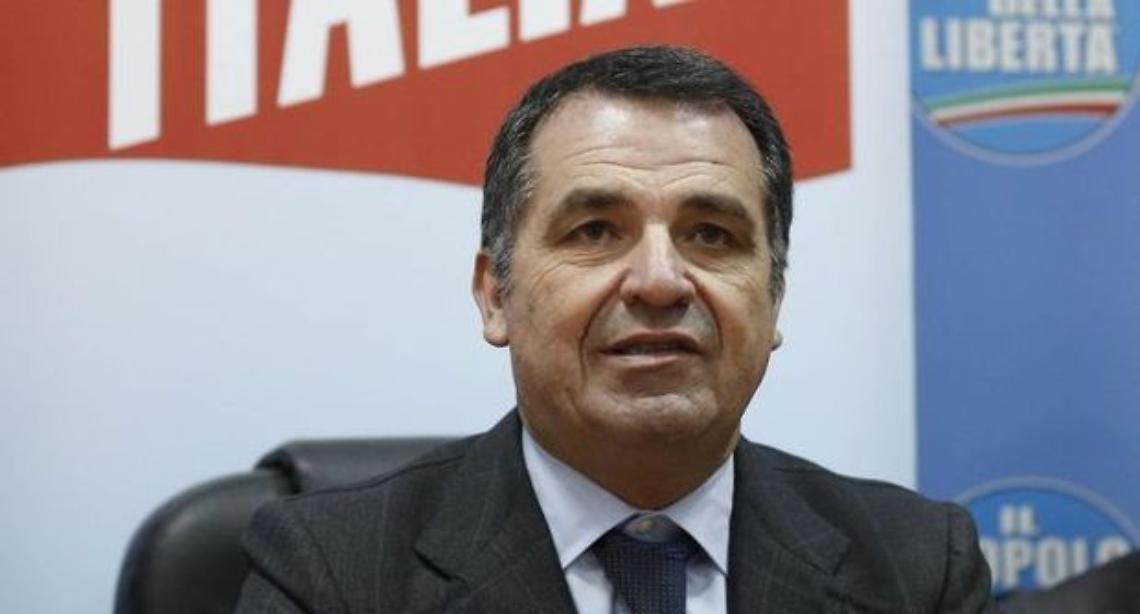 Caos liste in Campania: De Siano, Sarro, Pentangelo e Ferraioli lasciano Fi